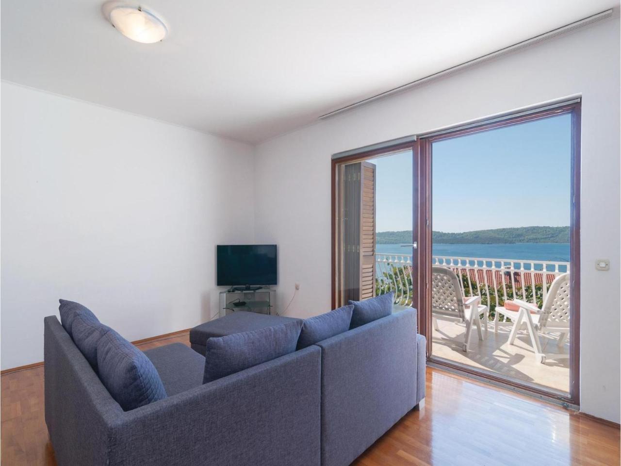 Amazing In With House Sea View Apartment
